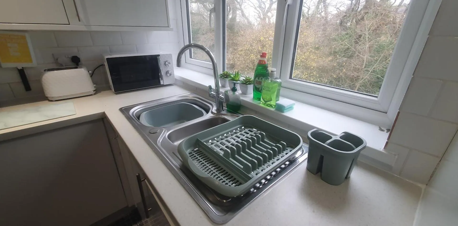 The Coral Suite - 2 Bedroom Apartment In Lakeside, Cardiff Minutes From Roath Park Lake