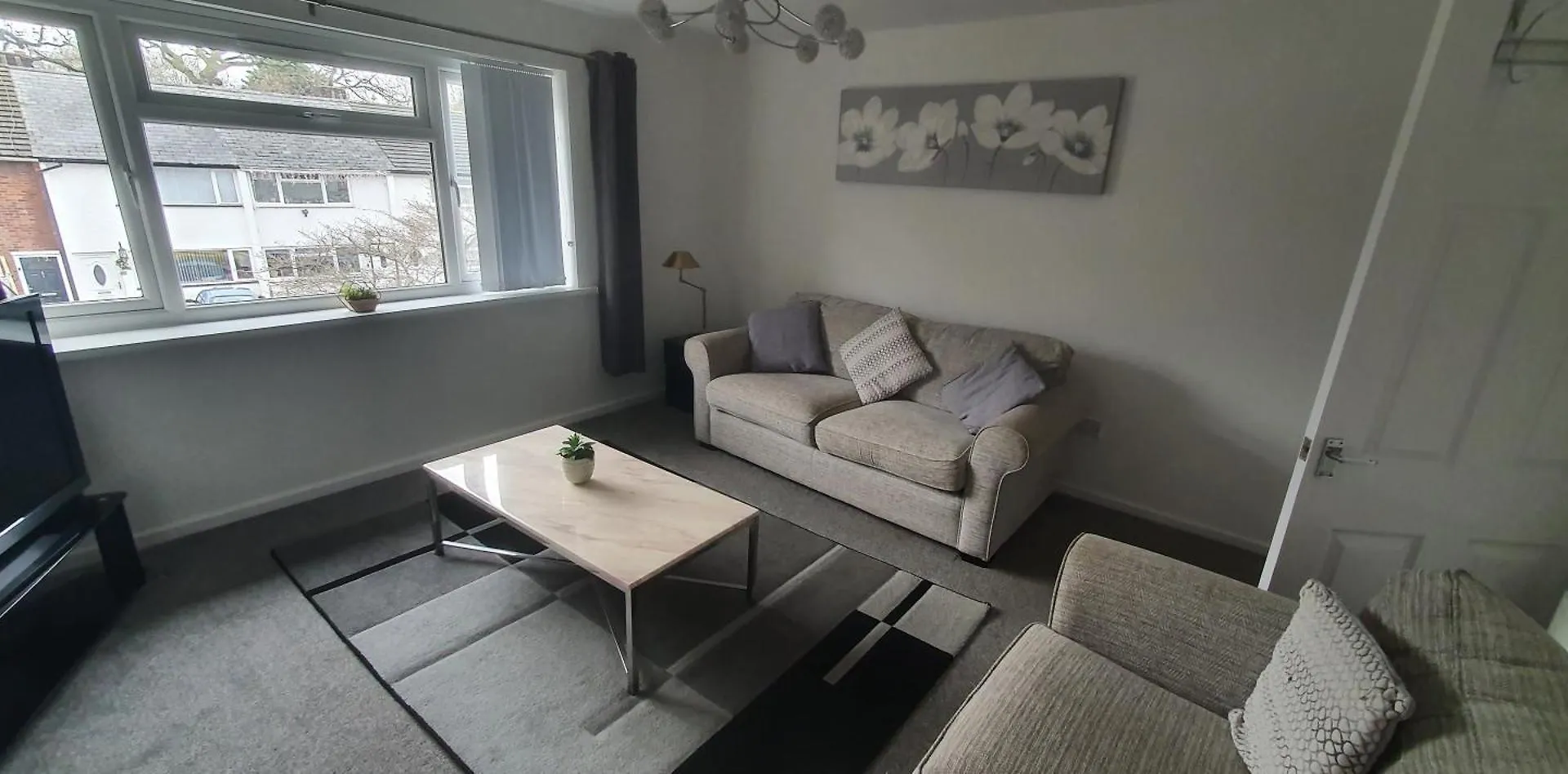The Coral Suite - 2 Bedroom Apartment In Lakeside, Cardiff Minutes From Roath Park Lake 0*,