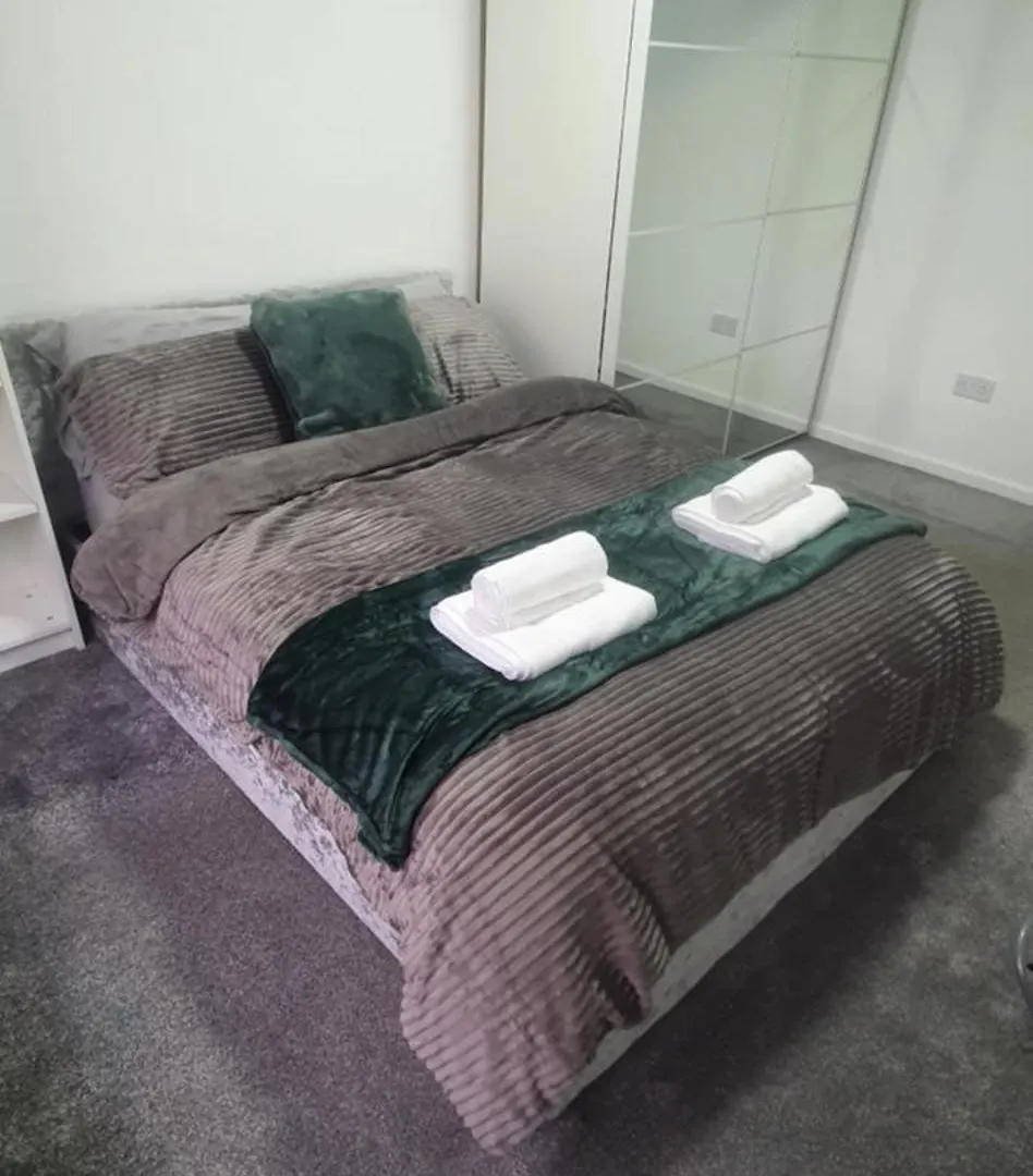 The Coral Suite - 2 Bedroom Apartment In Lakeside, Cardiff Minutes From Roath Park Lake
