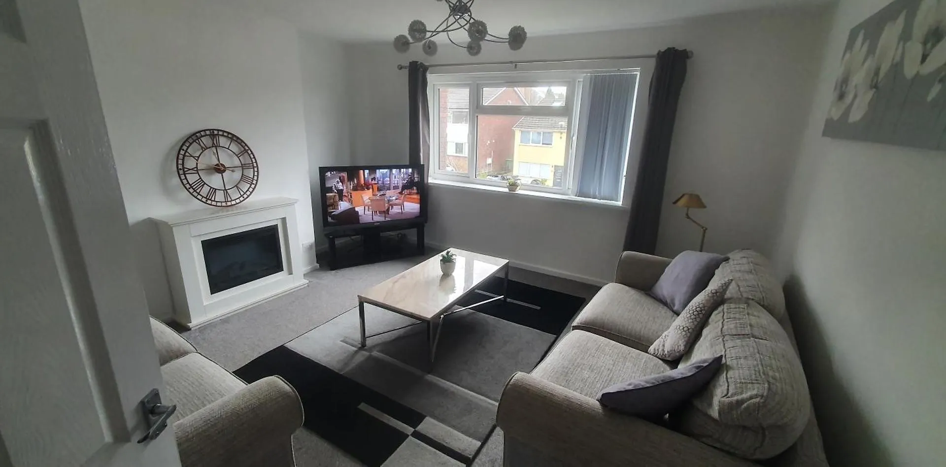 The Coral Suite - 2 Bedroom Apartment In Lakeside, Cardiff Minutes From Roath Park Lake 0*,  Storbritannien