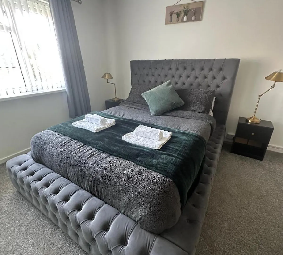 The Coral Suite - 2 Bedroom Apartment In Lakeside, Cardiff Minutes From Roath Park Lake